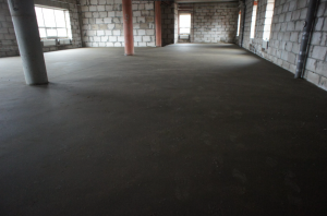 Как выбрать материалы для полусухой стяжки пола: советы профессионалов