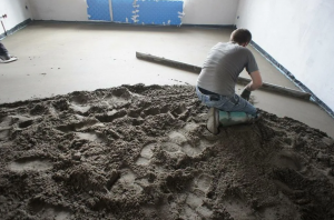 Стоит ли использовать полусухую стяжку пола в домашнем строительстве?