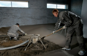 Основные преимущества использования полусухой стяжки пола