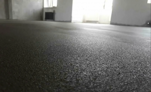 Можно ли использовать полусухую стяжку пола в помещениях с повышенной влажностью?