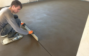 Преимущества использования полусухой стяжки пола