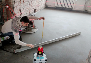 Как установить полусухую стяжку пола своими руками.