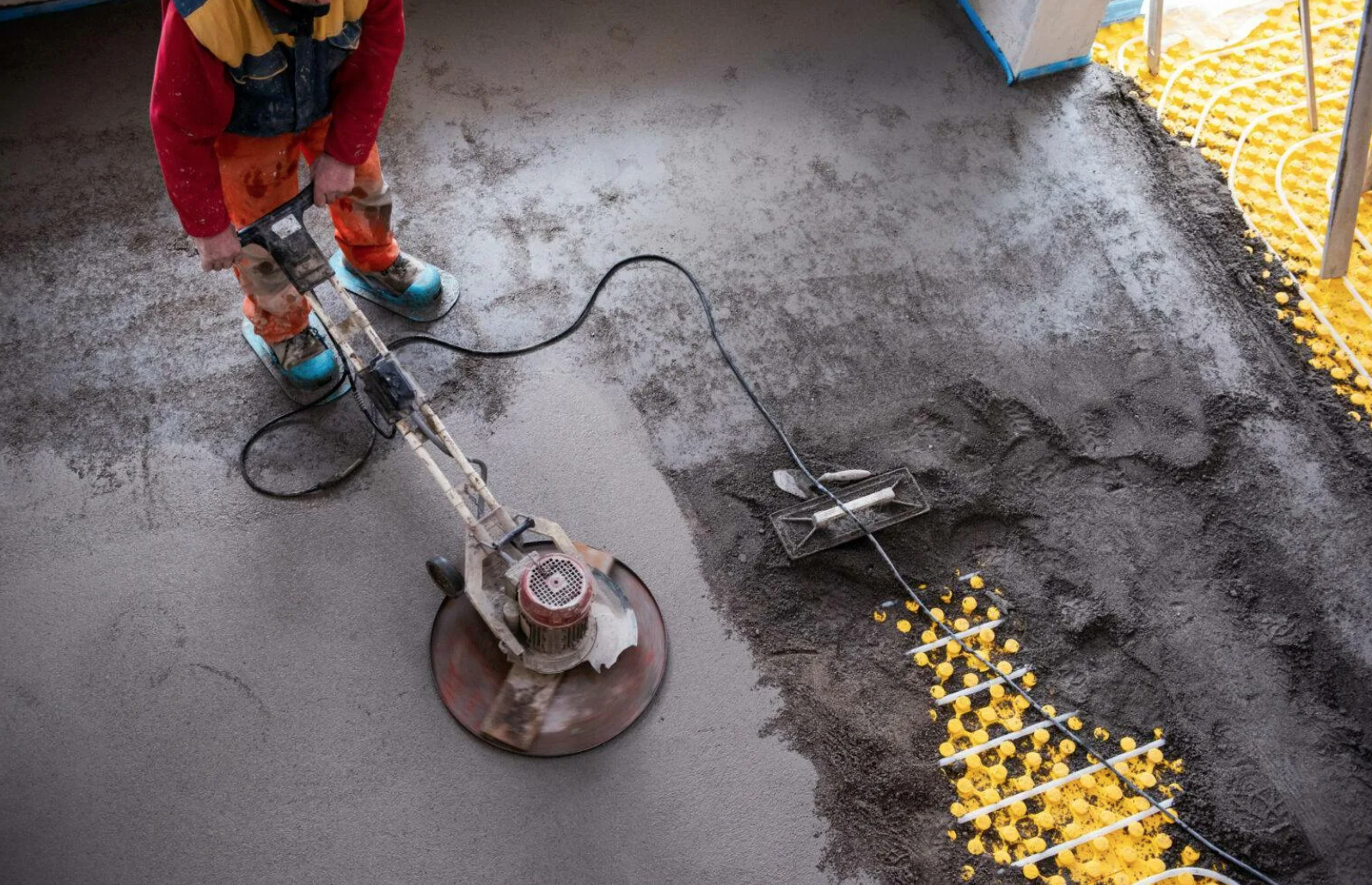 Что такое полусухая стяжка пола и как она работает?