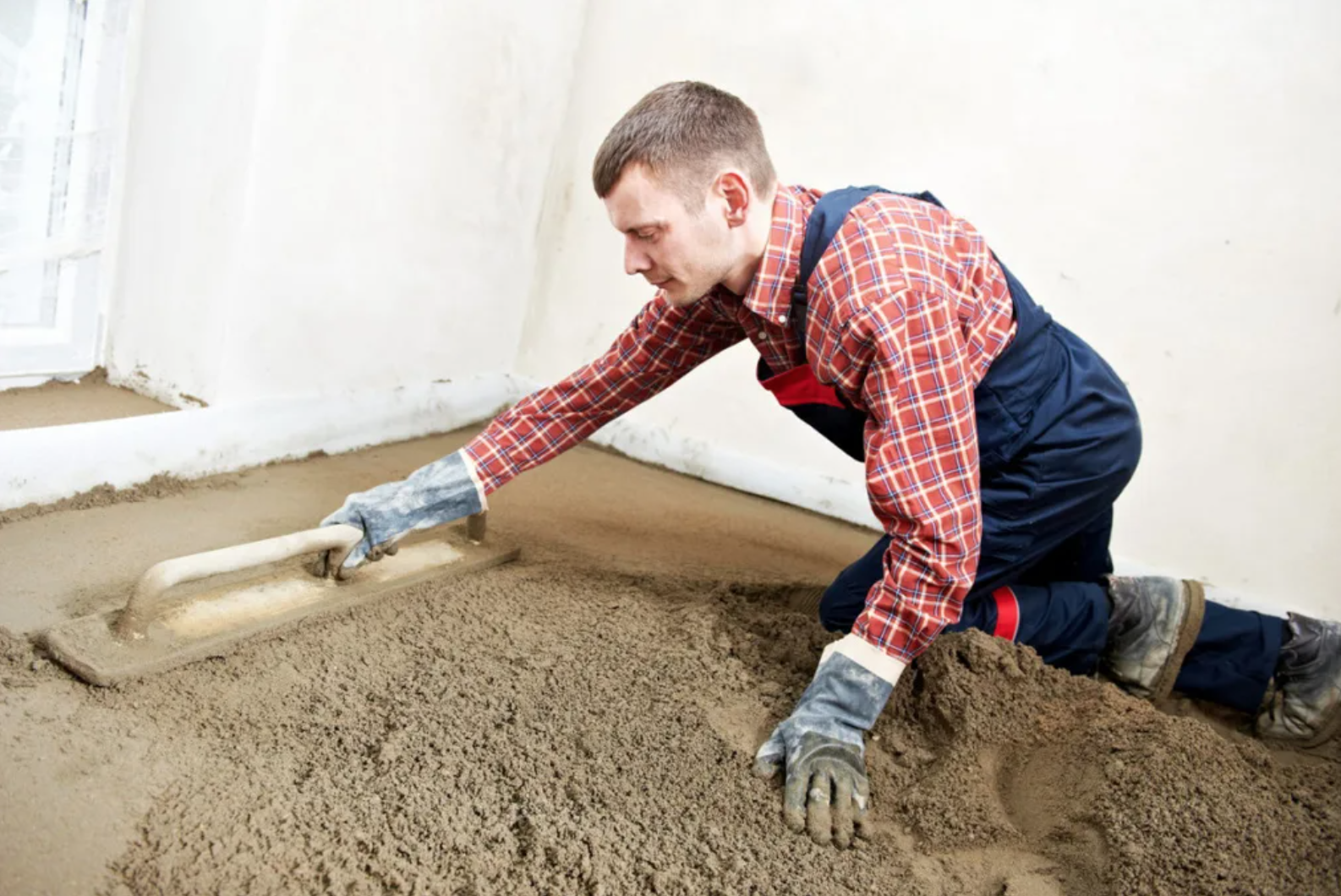 Каковы преимущества полусухой стяжки пола по сравнению с другими методами стяжки?