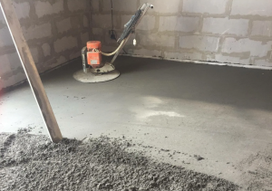 Как долго занимает установка полусухой стяжки пола и сколько времени она занимает для затвердения?