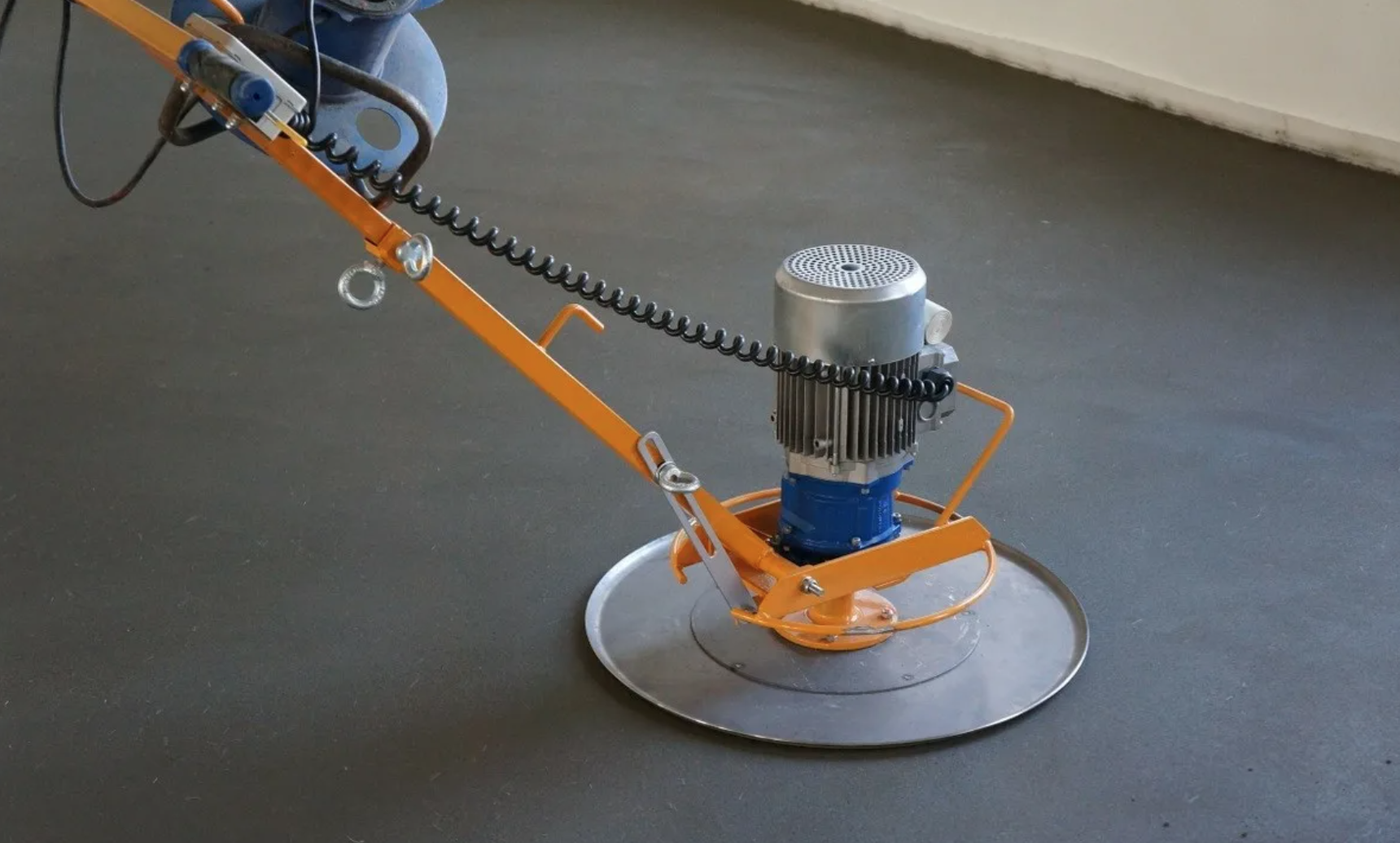 Особенности подготовки поверхности перед механизированной стяжкой пола.